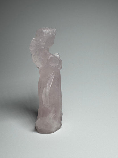 Bezaubernder Engel aus Ice Rosenquarz 💗 – 8 cm – Handgefertigt in Brasilien aus echtem Edelstein