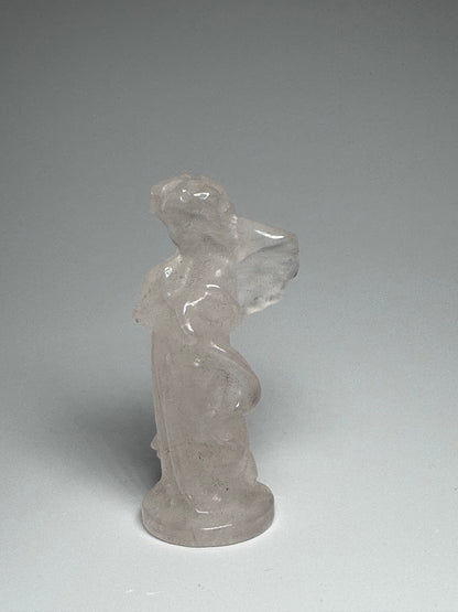 Bezaubernder Engel aus Ice Rosenquarz - 6cm