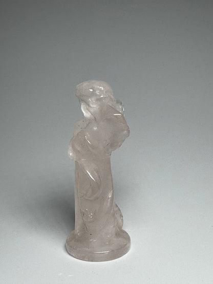 Bezaubernder Engel aus Ice Rosenquarz - 6cm