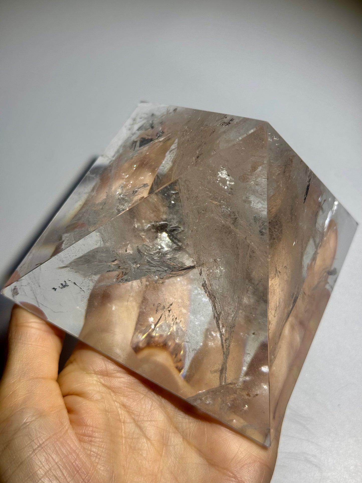 Lemurian Bergkristall-Pyramide mit Regenbogen ✨ 10x10x8.7 cm | 790g