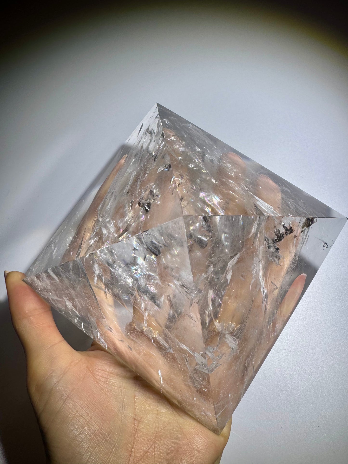 Grosse Lemurian Kristall-Pyramide 12,5 x 12,5 x 10,5 cm 1,47 kg seltenes Stück