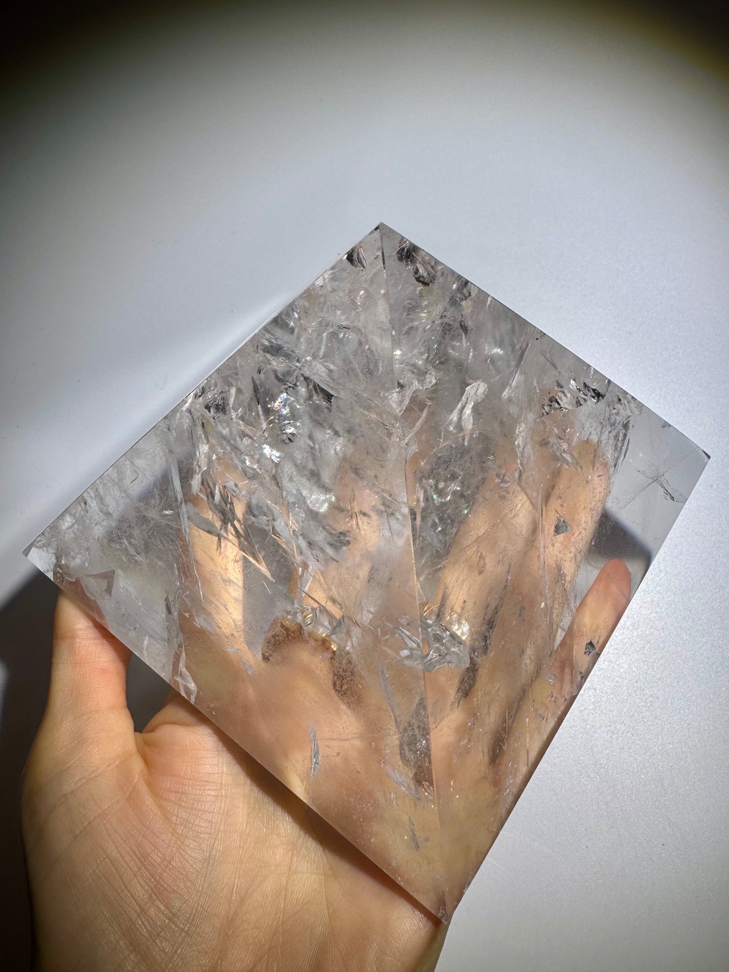 Grosse Lemurian Kristall-Pyramide 12,5 x 12,5 x 10,5 cm 1,47 kg seltenes Stück