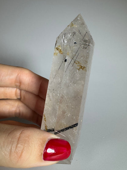 Bergkristall Spitze mit Turmalin aus Brasilien - 9cm, 118g