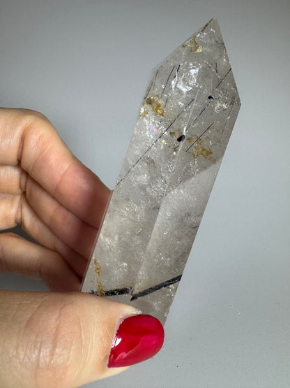 Bergkristall Spitze mit Turmalin aus Brasilien - 9cm, 118g
