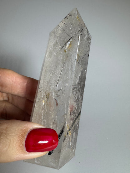 Bergkristall Spitze mit Turmalin aus Brasilien - 9cm, 118g