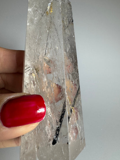 Bergkristall Spitze mit Turmalin aus Brasilien - 9cm, 118g