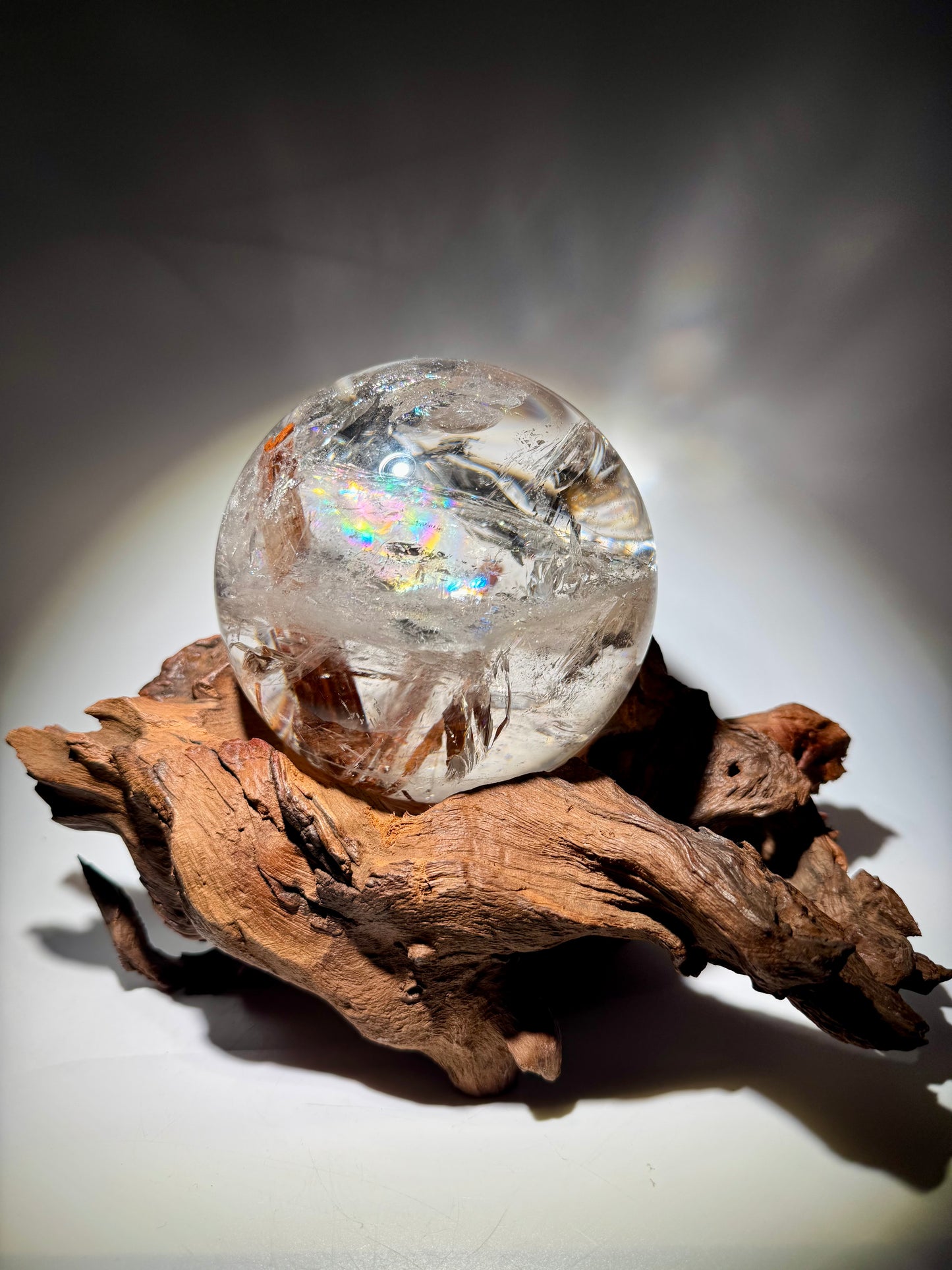 Exklusive Rutil Quarz Kugel (13 cm, 3.55 kg) mit Regenbogen – Premium Sammlerstück