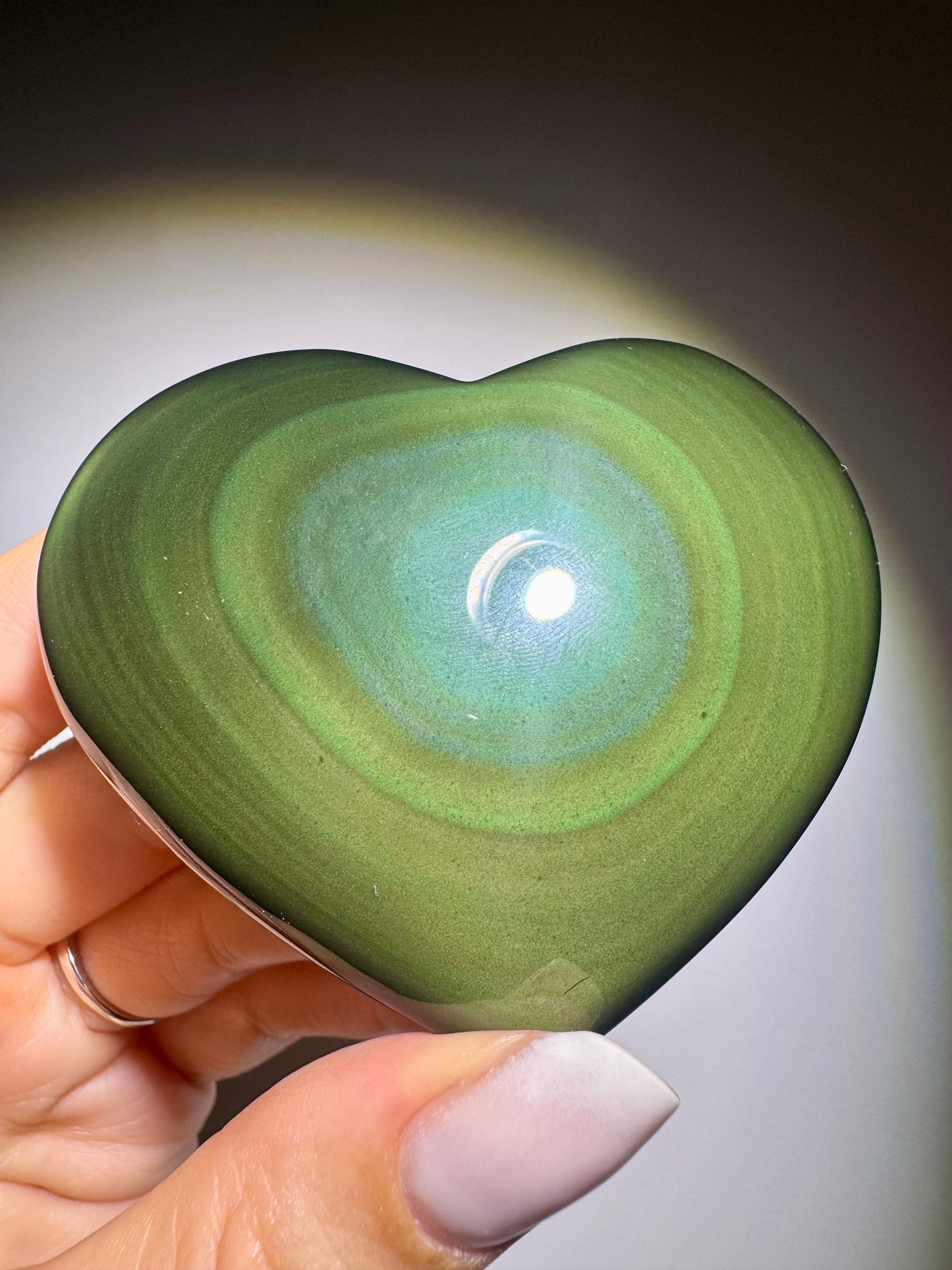 Rainbow Obsidian Herz 🌈 7 x5.8 cm – Handmade Unikat aus Mexiko mit grünem Farbspiel