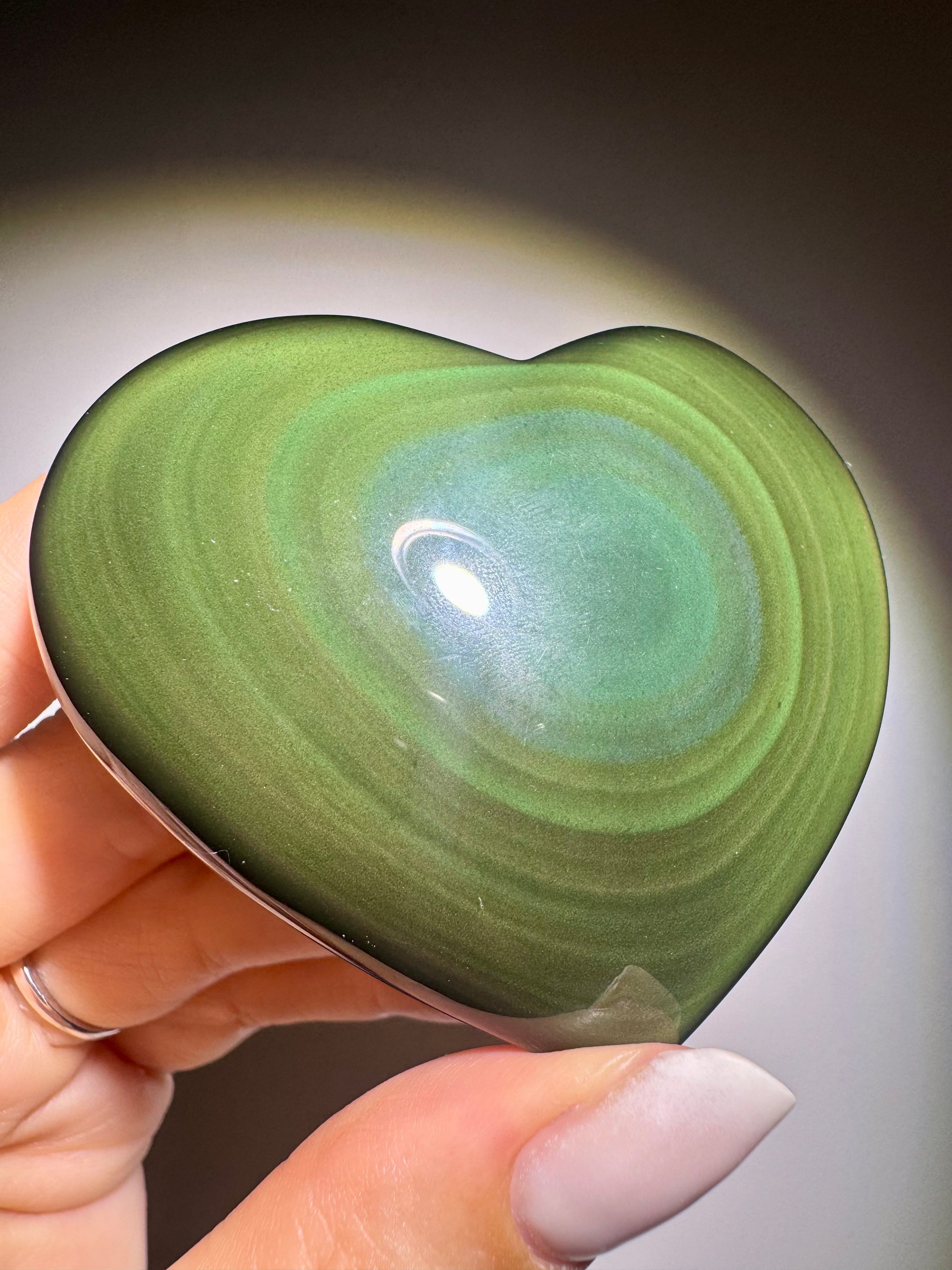 Rainbow Obsidian Herz 🌈 7 x5.8 cm – Handmade Unikat aus Mexiko mit grünem Farbspiel