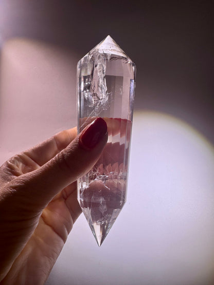 Lemurian Vogel-Cut Kristall mit 24 Facetten – 14,2 cm, 4,2 cm breit | Regenbogen, Meisterqualität