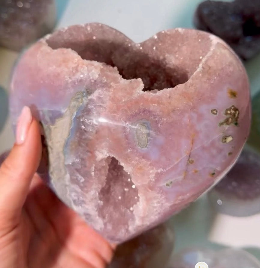 Rainbow Amethyst Herz aus Uruguay – Pastell Rosa & Pink – 13,2 cm