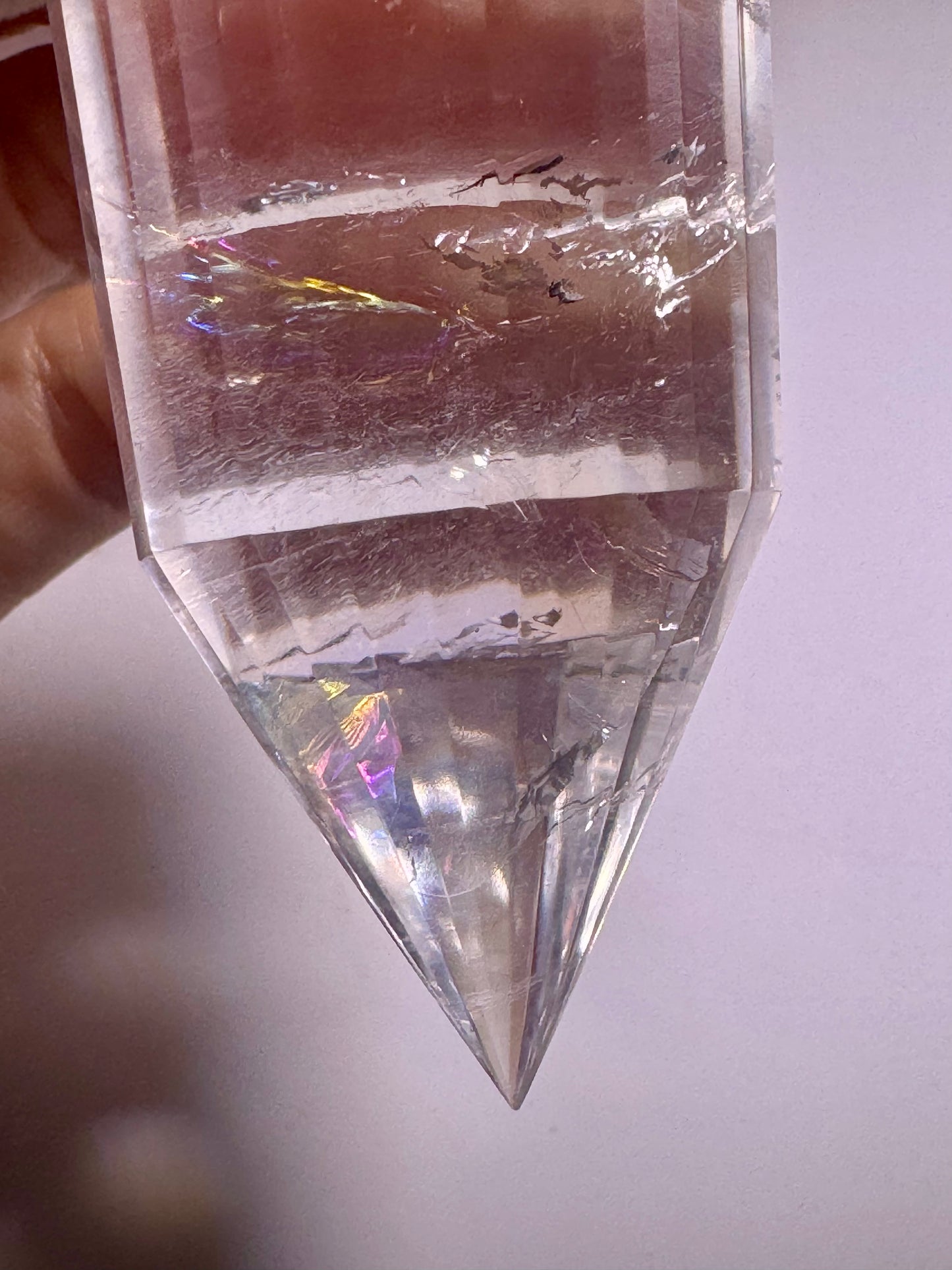 Lemurian Vogel-Cut Kristall mit 24 Facetten – 14,2 cm, 4,2 cm breit | Regenbogen, Meisterqualität