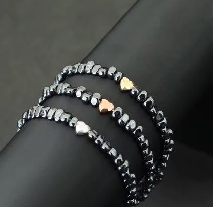 Hämatit-Armband mit facettiertem Herz – Gold oder Silber ✨