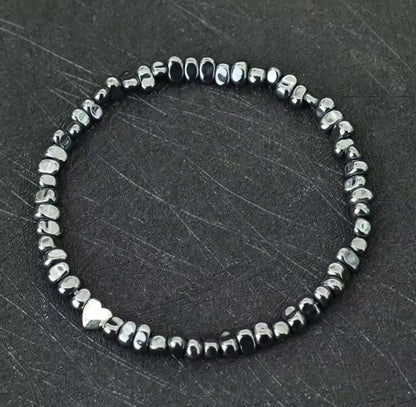 Hämatit-Armband mit facettiertem Herz – Gold oder Silber ✨