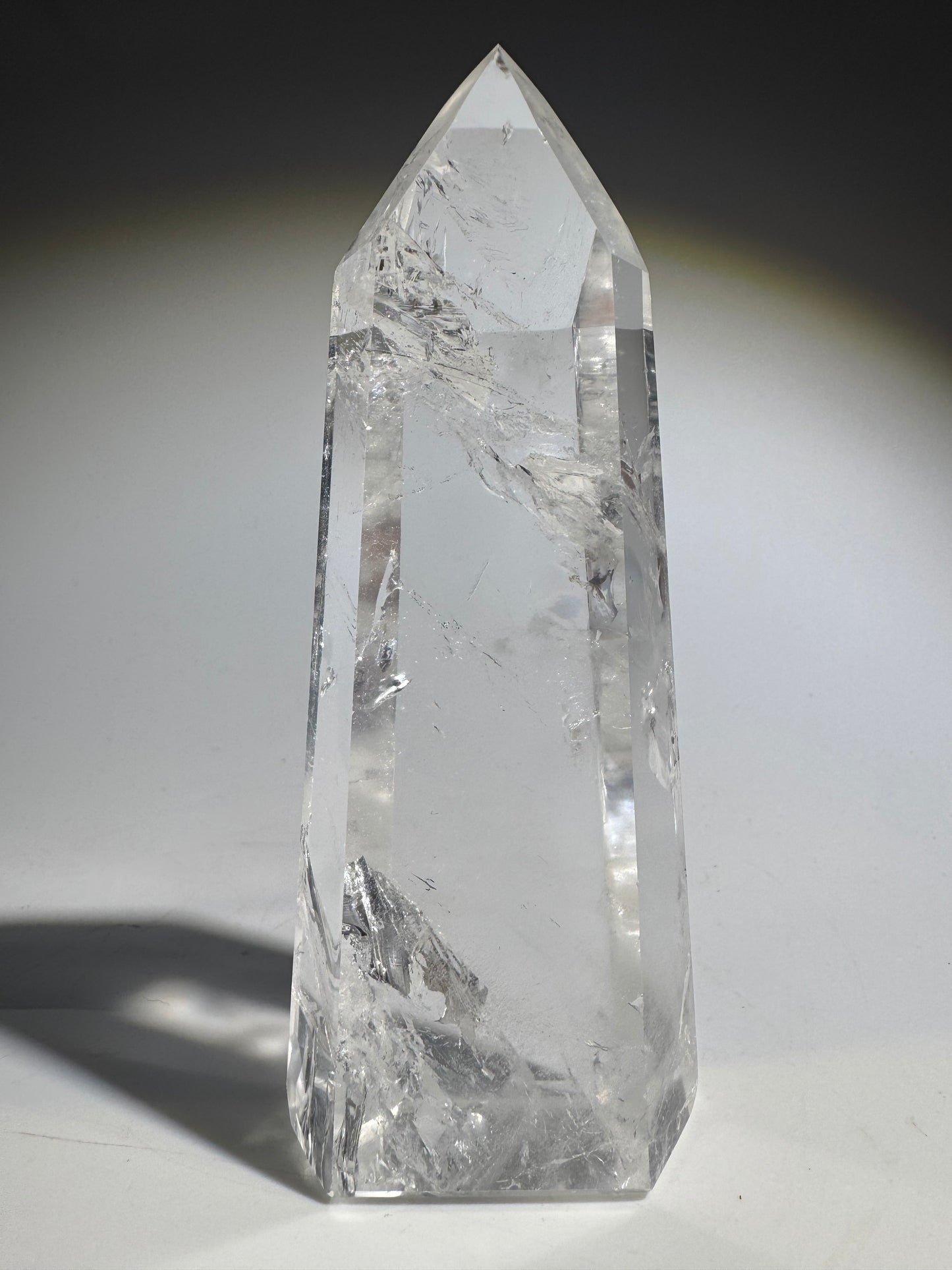 Exklusive Bergkristallspitze 12 cm aus Brasilien – Strahlendes Feuer & absolute Klarheit
