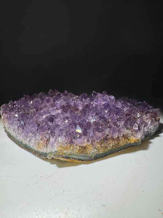 Edle Amethyst Druse 13 x 9 cm – 275 g mit satter Farbintensität