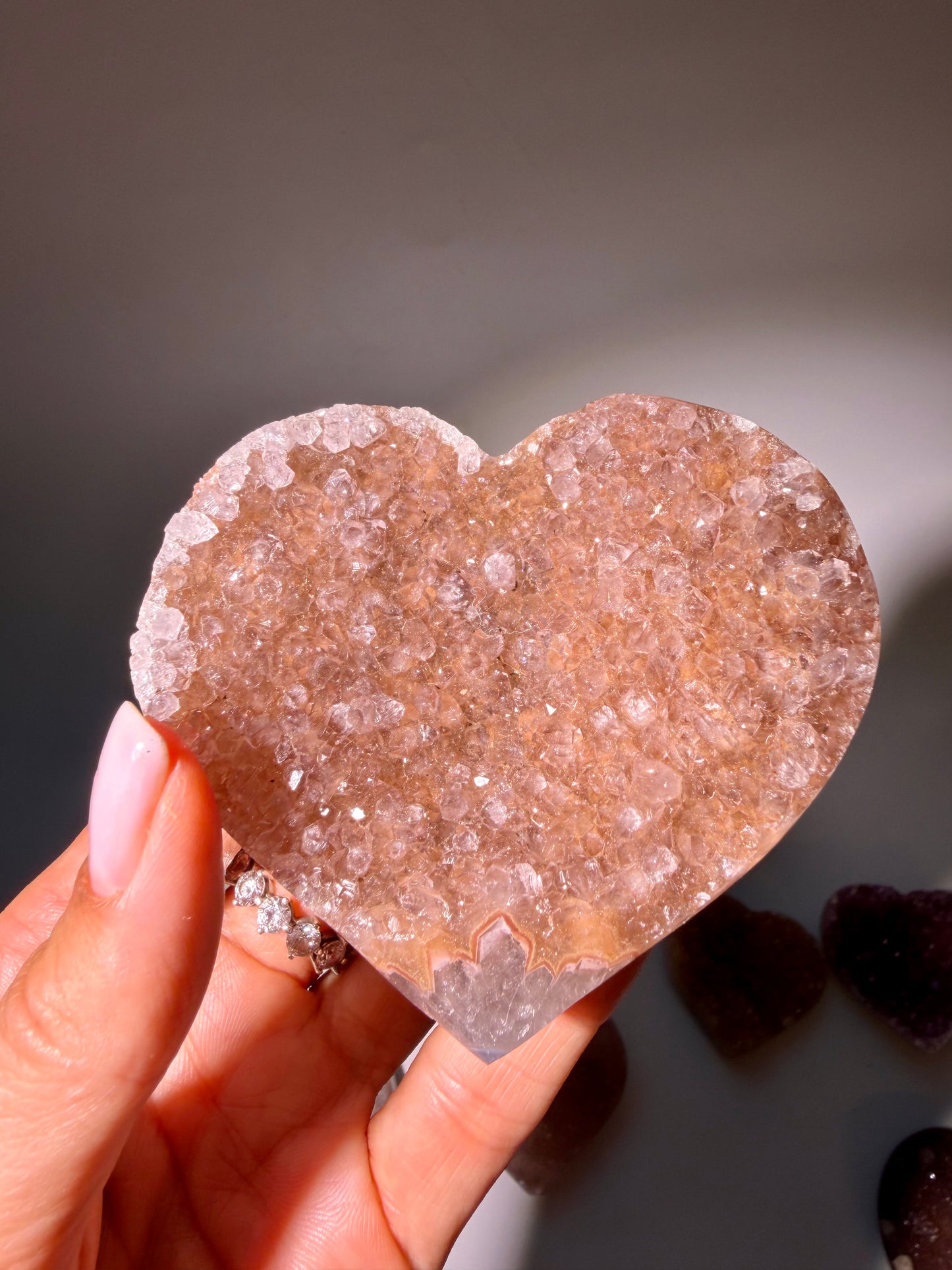 Rainbow Amethyst Herzen aus Uruguay – Gold, Rosa, Pink & Violett