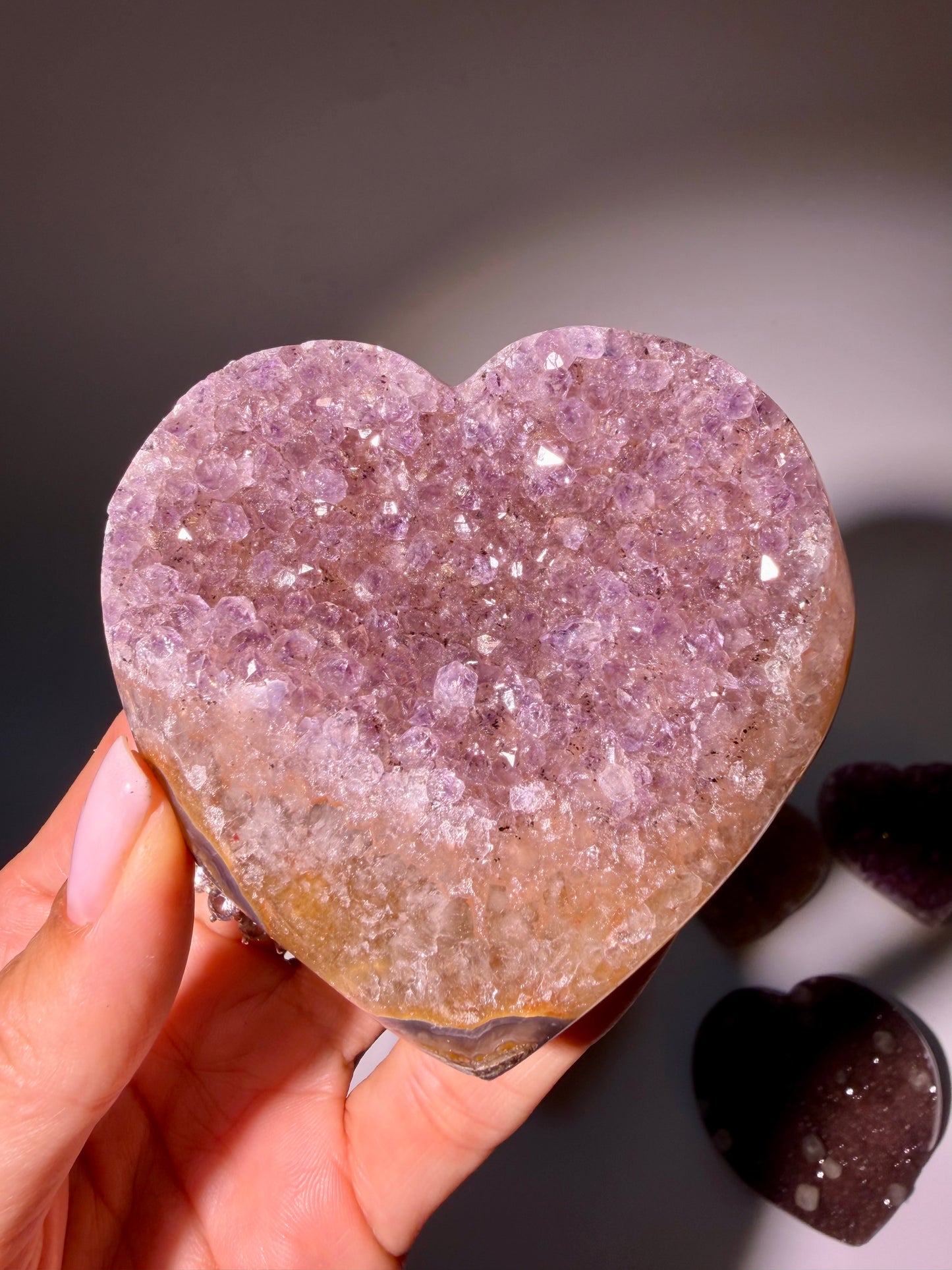Rainbow Amethyst Herzen aus Uruguay – Gold, Rosa, Pink & Violett