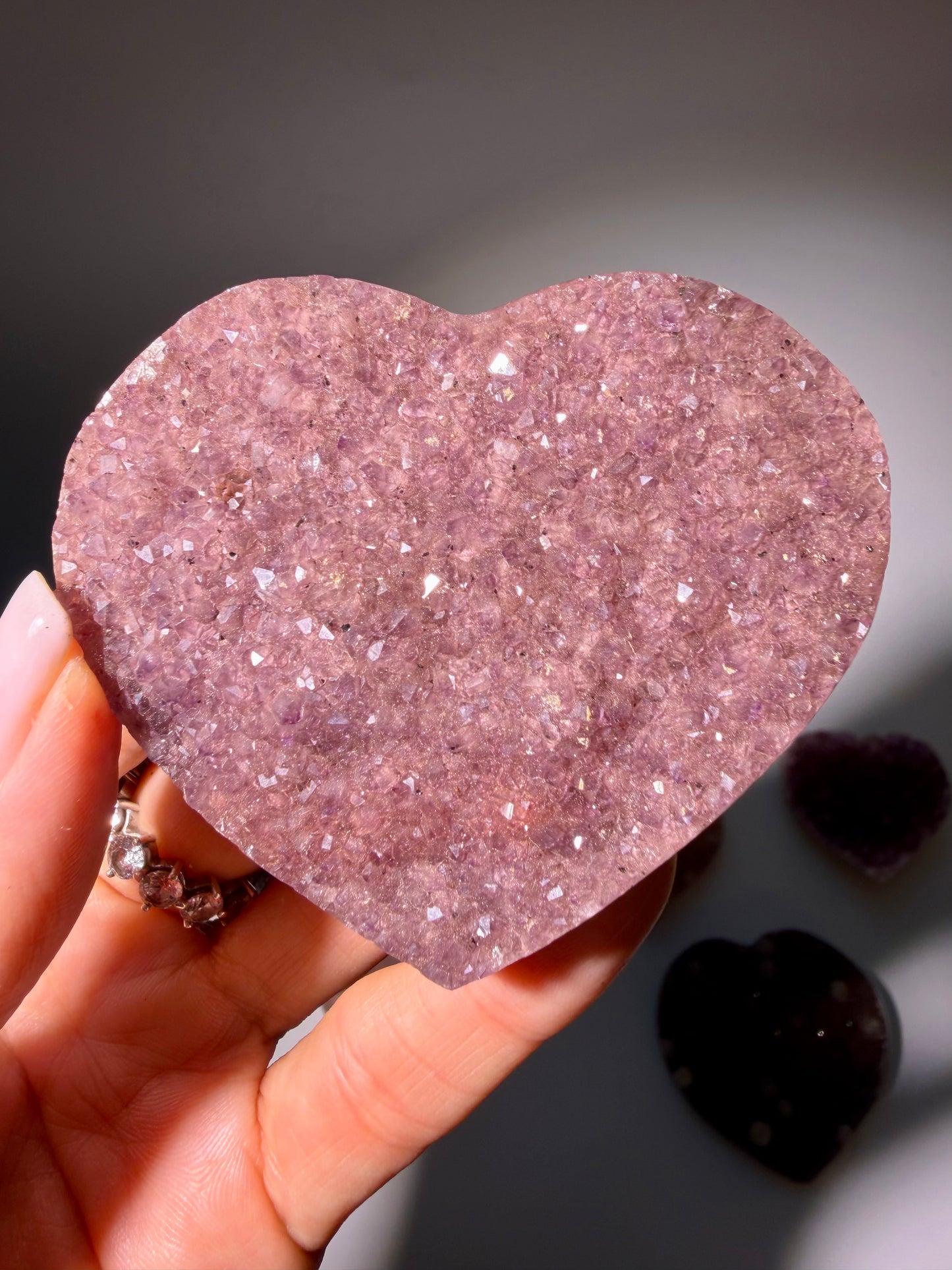 Rainbow Amethyst Herzen aus Uruguay – Gold, Rosa, Pink & Violett