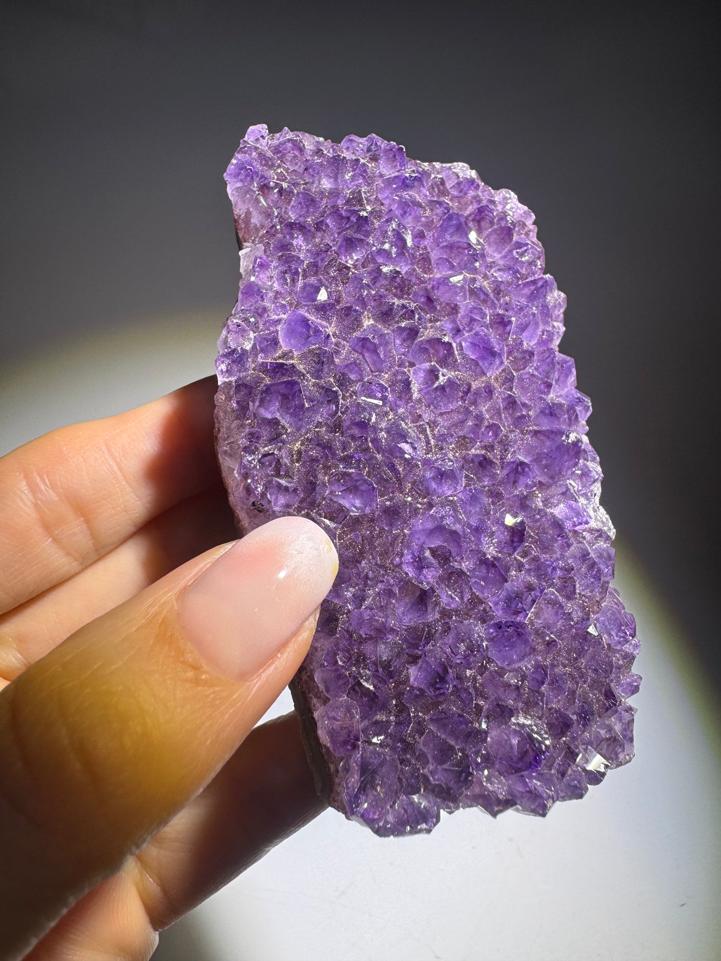 Uruguay Amethyst 9 x 5 cm – 165 g Intensiv leuchtende Kristallformation