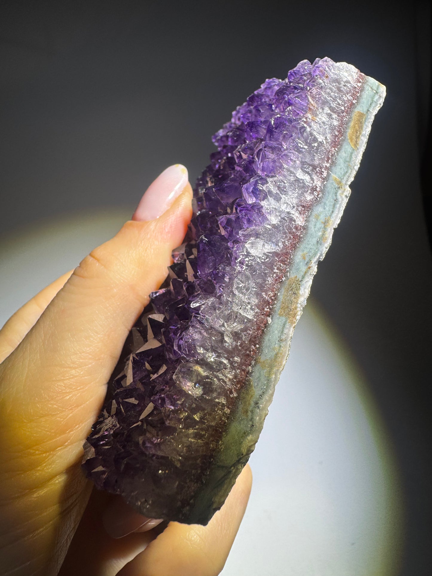 Uruguay Amethyst 9 x 5 cm – 165 g Intensiv leuchtende Kristallformation