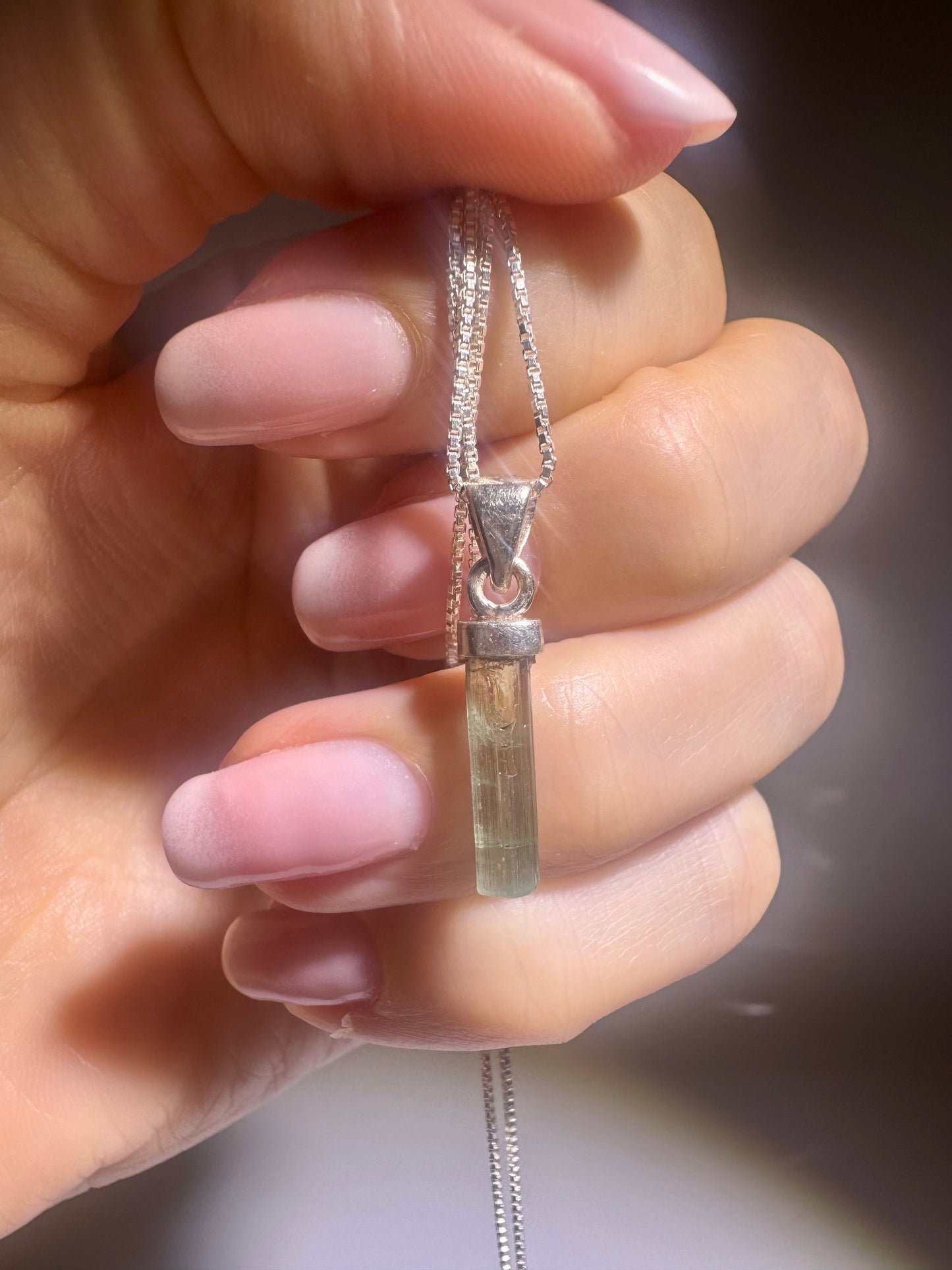 Grüner Tourmalin-Anhänger – Zartes, filigranes Naturjuwel 💚✨