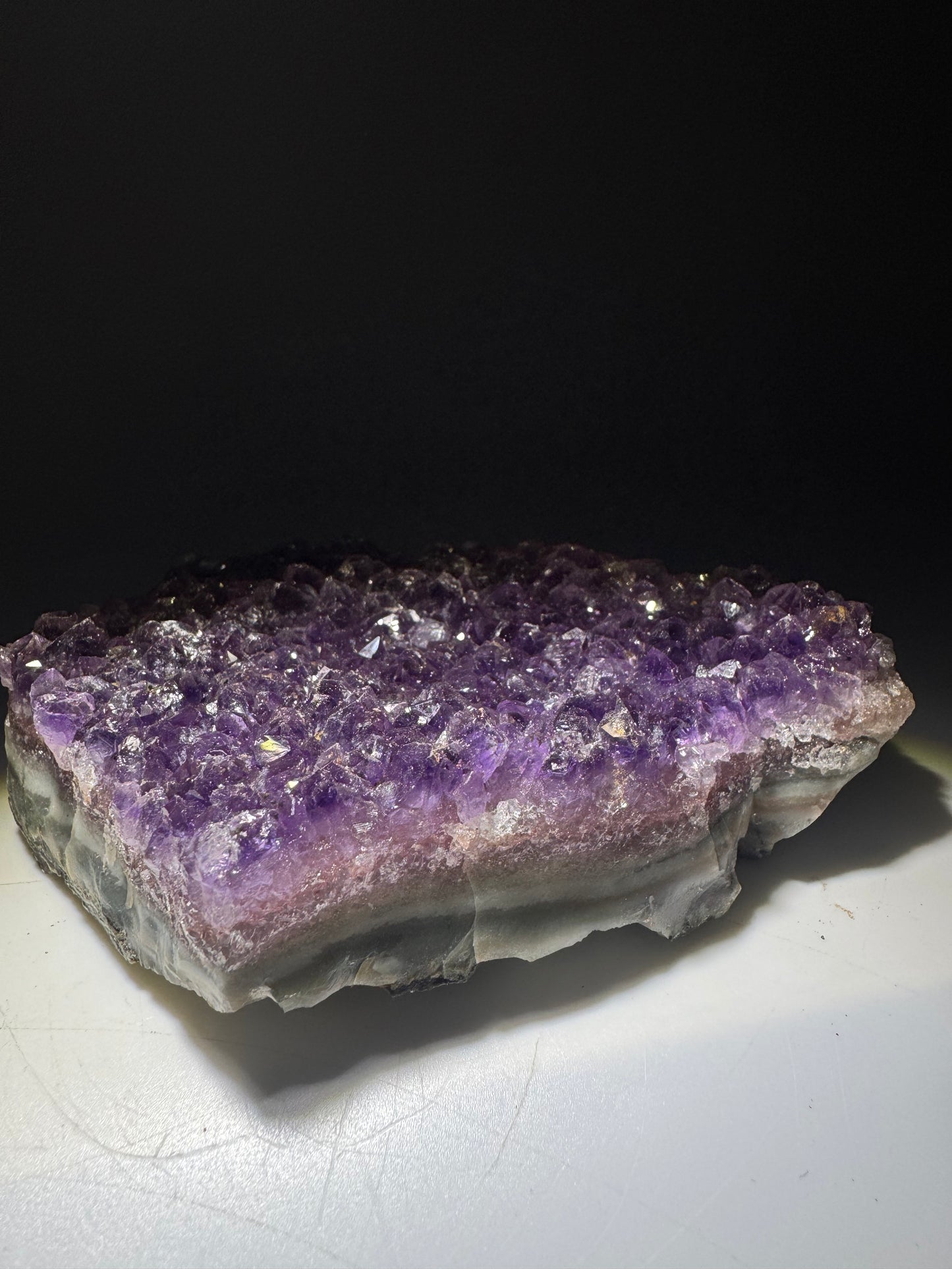 Bezaubernde Amethyst Druse 10,8 x 7,8 cm – 302 g aus Uruguay