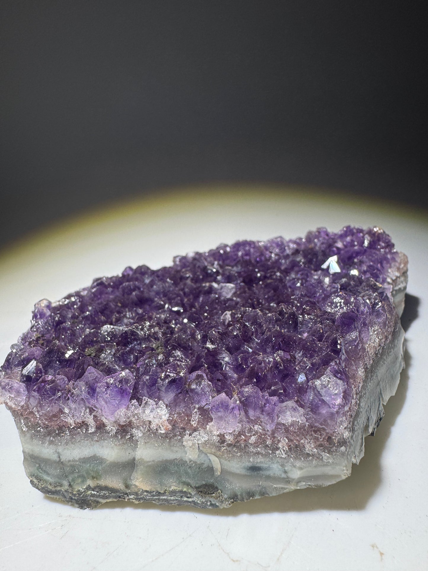 Bezaubernde Amethyst Druse 10,8 x 7,8 cm – 302 g aus Uruguay