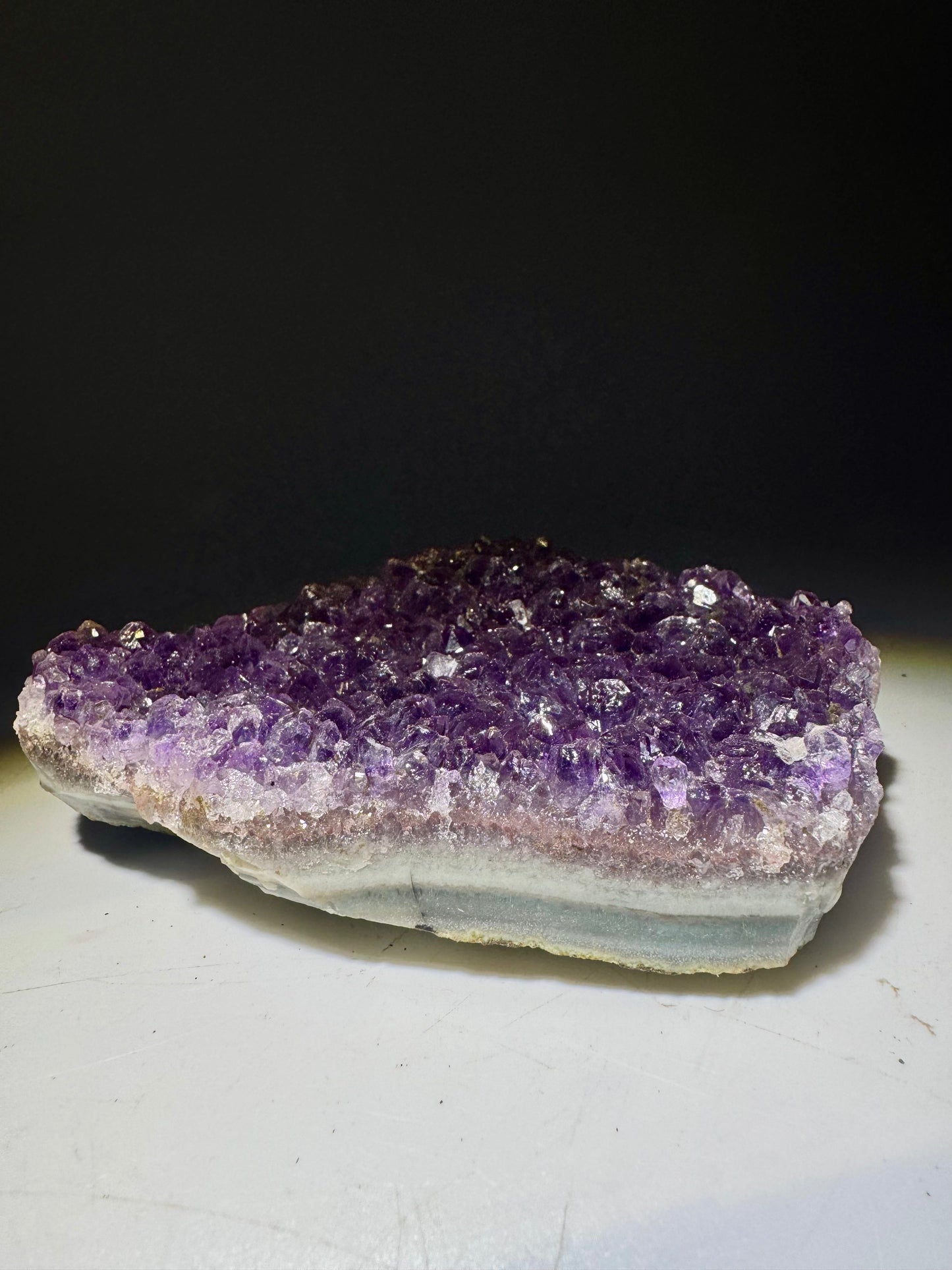 Bezaubernde Amethyst Druse 10,8 x 7,8 cm – 302 g aus Uruguay