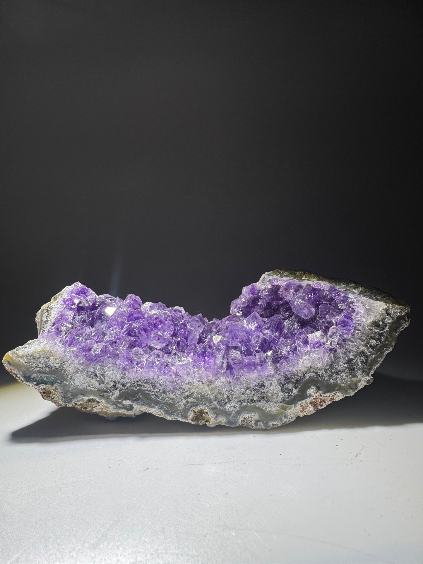 Uruguay Amethyst Druse 13 x 4,7 cm – 318 g leuchtende Edelsteinformation