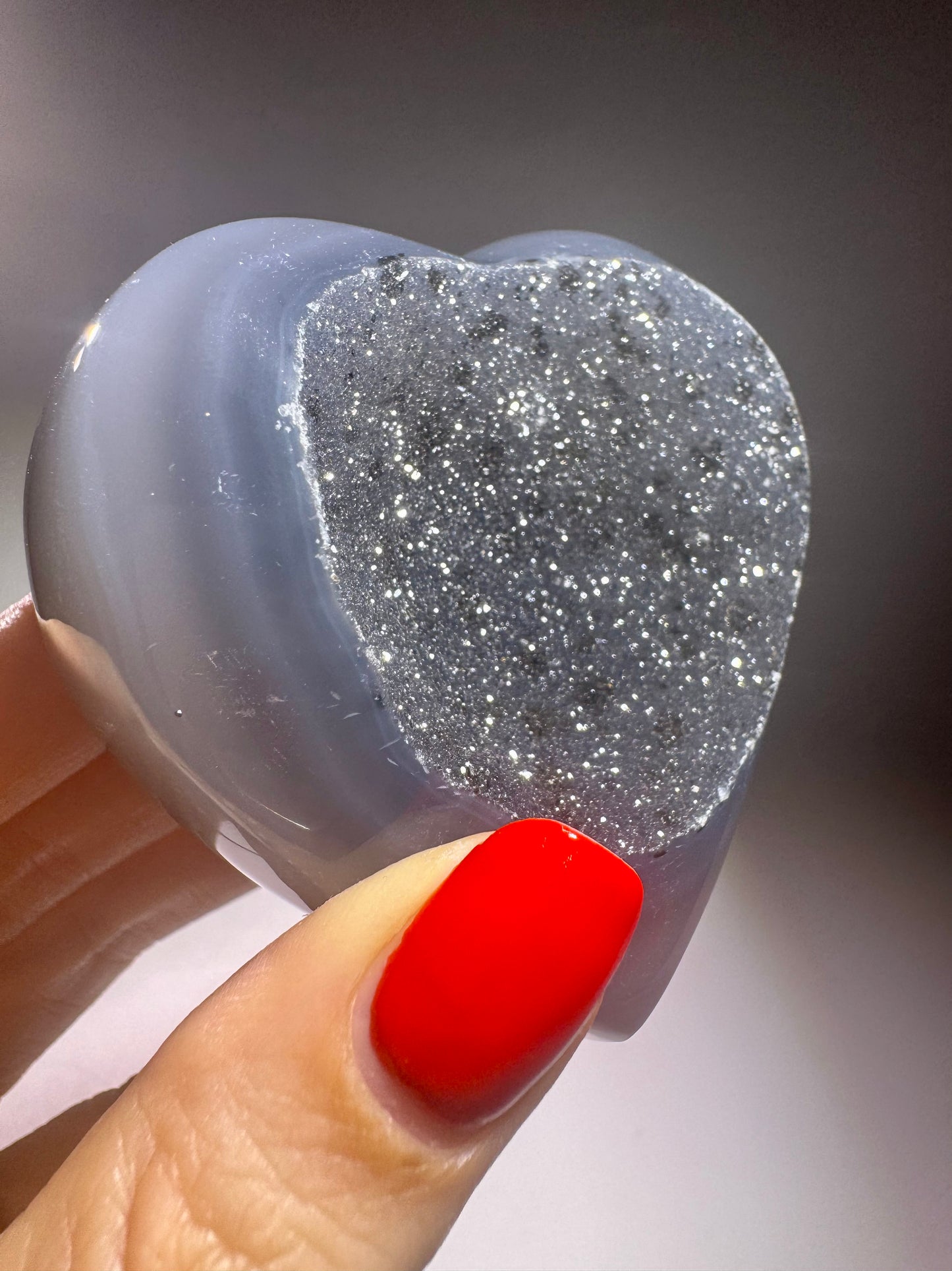 Achat-Herz 7 cm mit Galaxie-Effekt – 220 g Kristall aus Brasilien mit Erdungswirkung
