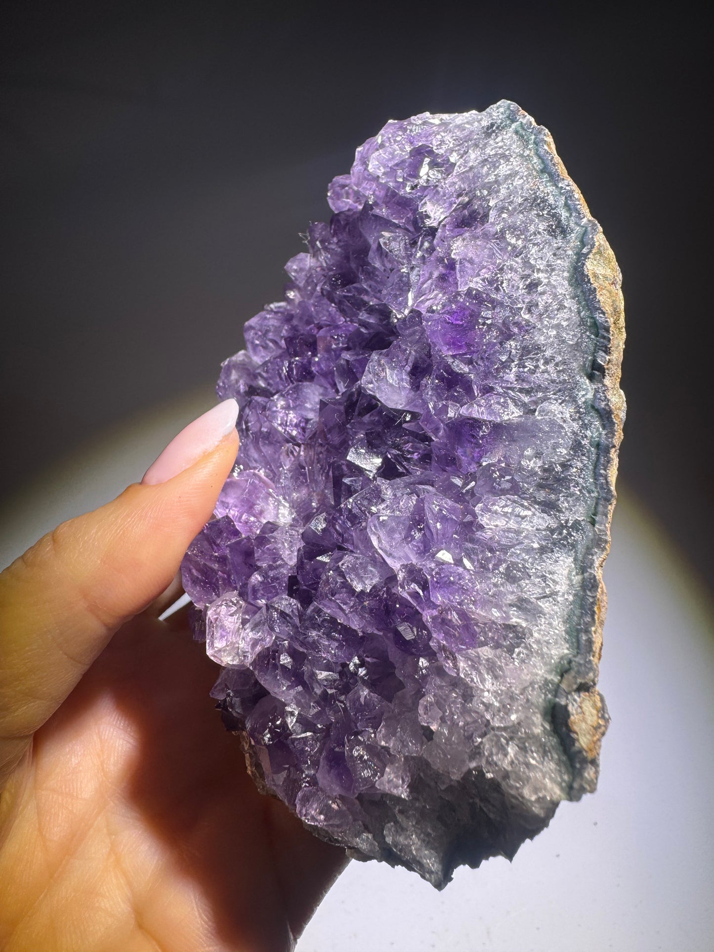 Uruguay Amethyst Druse 10,5 x 7 cm – 277 g leuchtende violette Kristalllandschaft