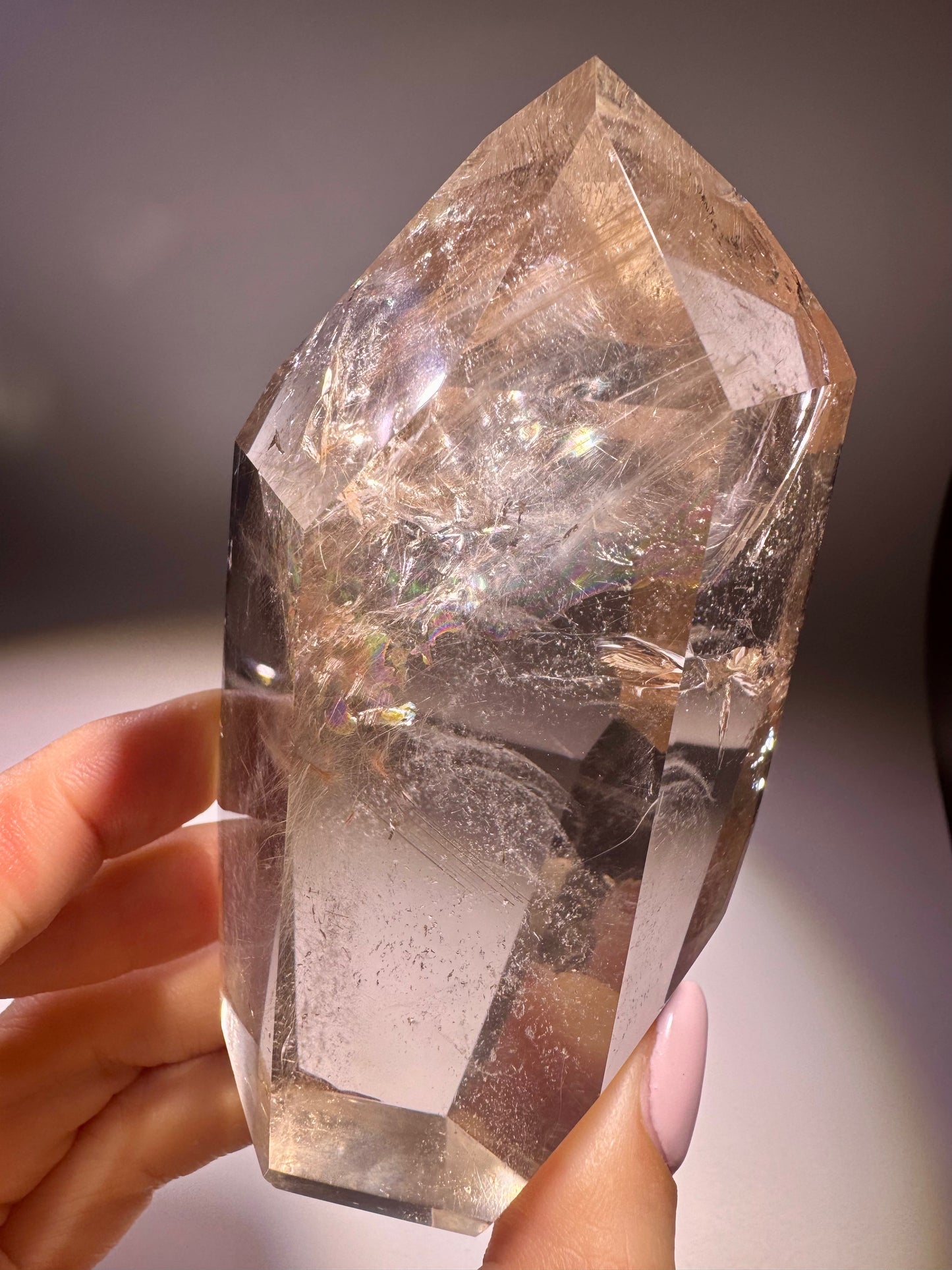 Glasklare Golden Rutil Kristallspitze 10,5 cm – Rauchquarz mit Regenbogen & Rutilnadeln aus Brasilien