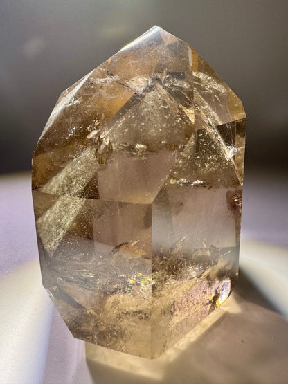 Exklusive Rauchquarzspitze 9,5 cm – mit Phantomen & Regenbogen, 754 g, champagnerfarben & extraklar aus Brasilien