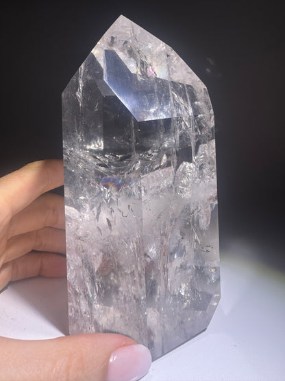 Bergkristall 13 cm · 748 g – Voller Regenbogen & Einschlüsse · Brasilien 💎