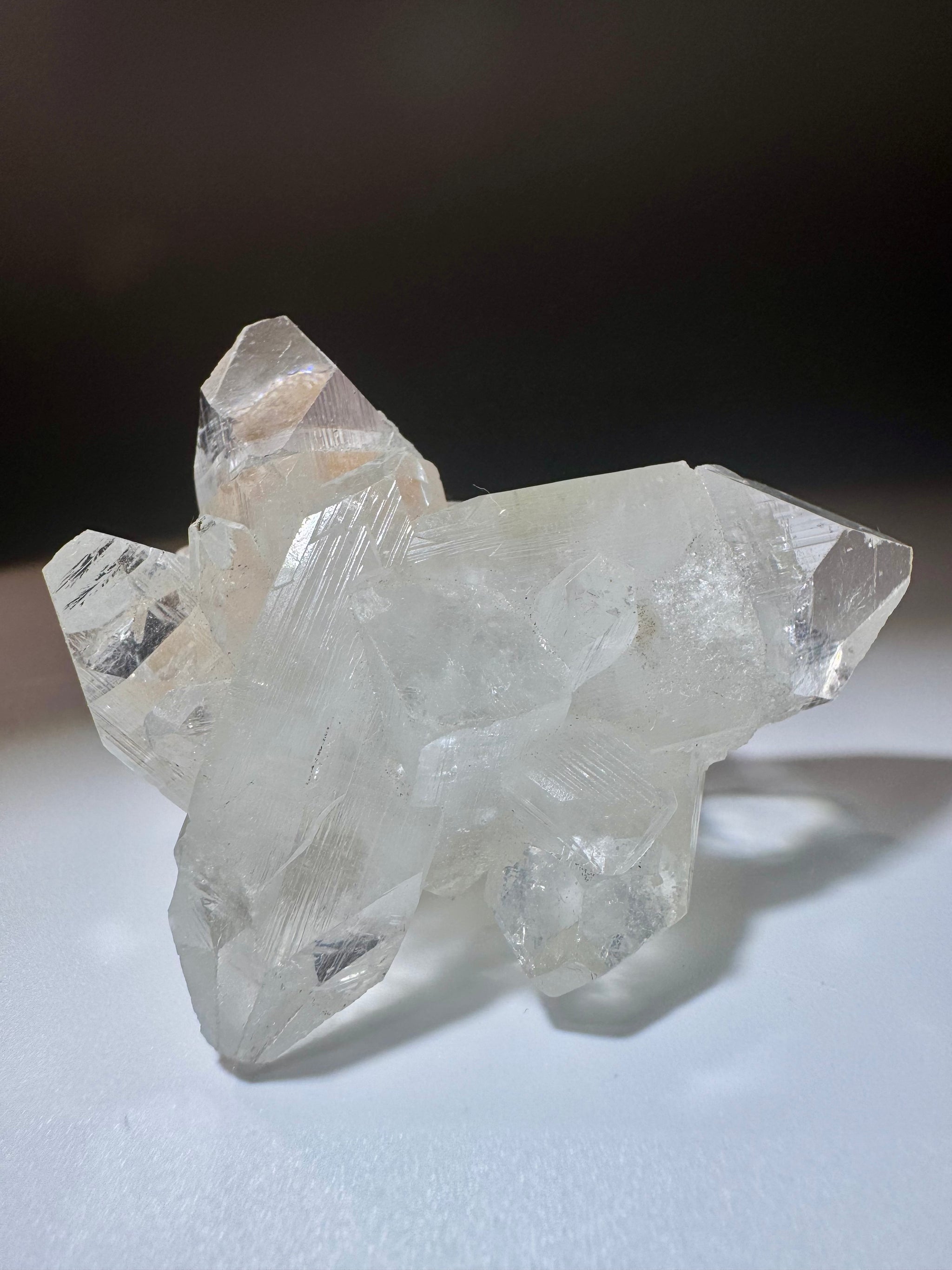 Zauberhafter Diamond Apophyllit mit Desmin 5x6 cm – 82 g, aus Indien, brillante Klarheit & feine Strukturen