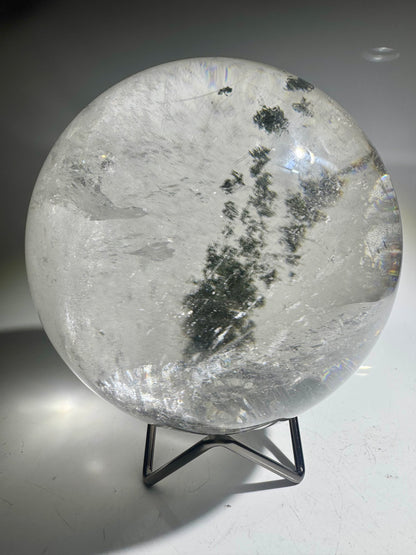 Riesige Garden-Quarz Kugel 13 cm · 3.63 kg – Chlorid-Einschlüsse & Regenbogen