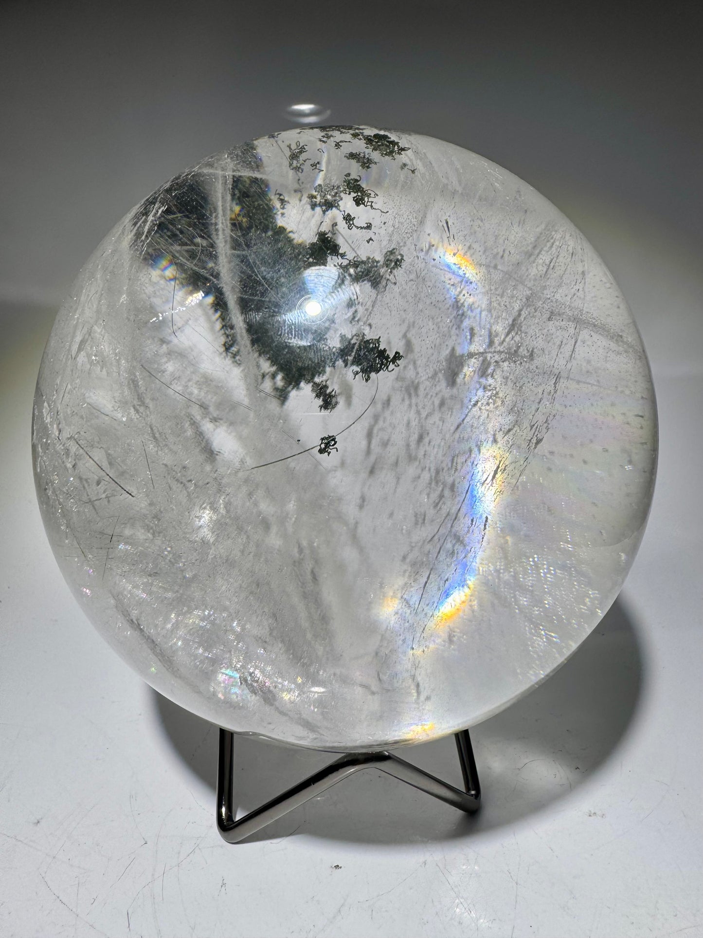 Riesige Garden-Quarz Kugel 13 cm · 3.63 kg – Chlorid-Einschlüsse & Regenbogen