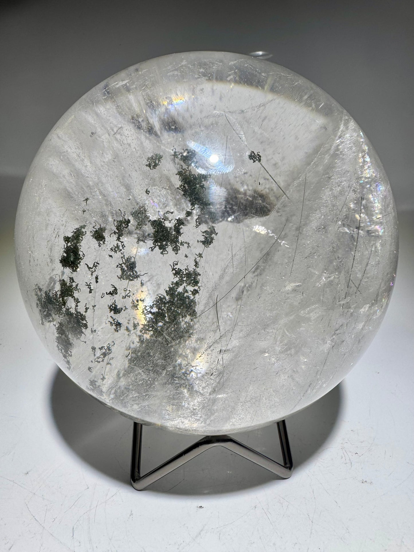 Riesige Garden-Quarz Kugel 13 cm · 3.63 kg – Chlorid-Einschlüsse & Regenbogen