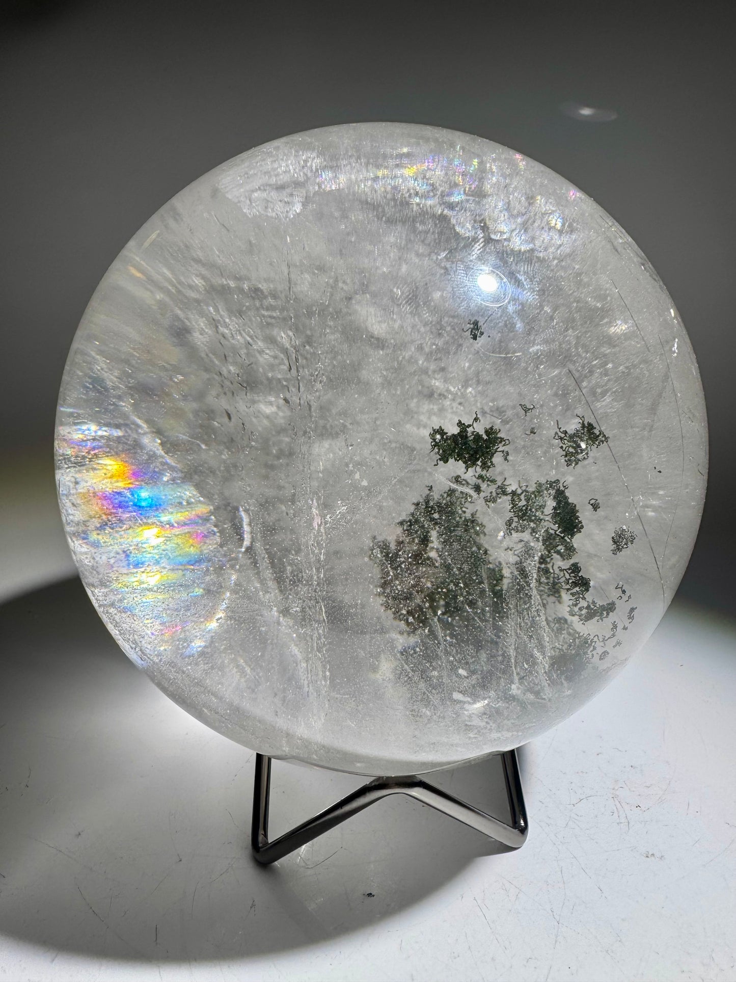 Riesige Garden-Quarz Kugel 13 cm · 3.63 kg – Chlorid-Einschlüsse & Regenbogen