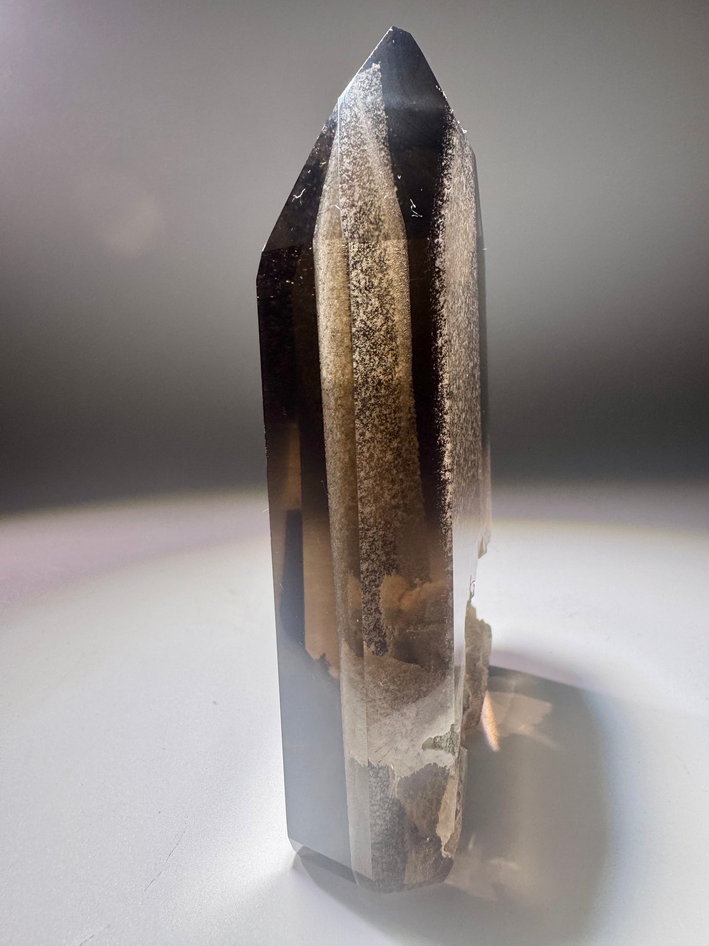 Rauchquarzspitze mit Limonite & Phantomen – 10,3 cm – 256 g – Brasilien, extra klar & einzigartig