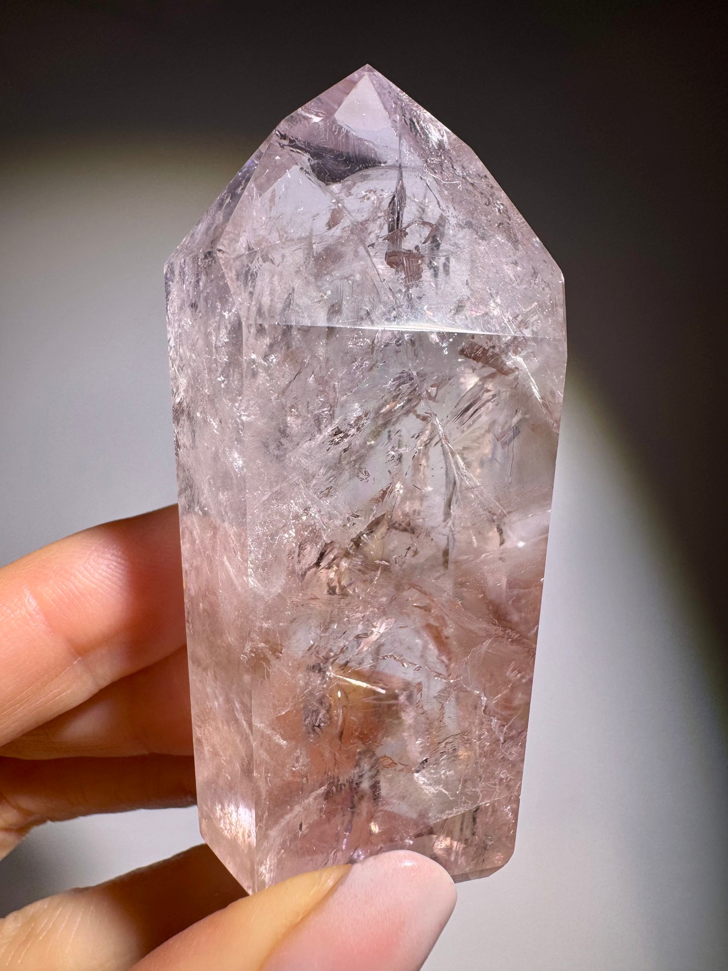 Pointe fantôme d'amétrine fluorescente – 9 cm, 88 g | Qualité musée