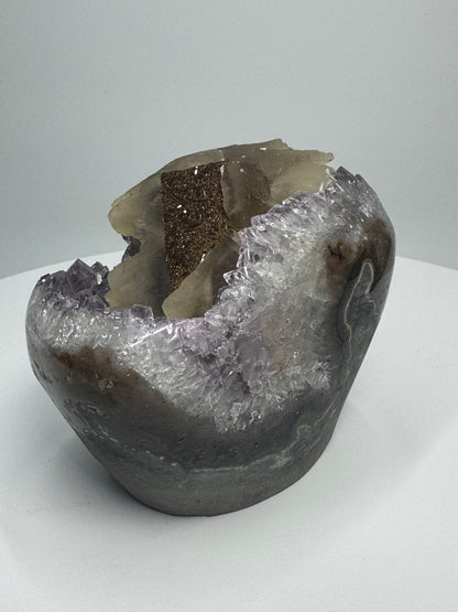 Rainbow Amethyst Cupcake - 8.5x9.5cm