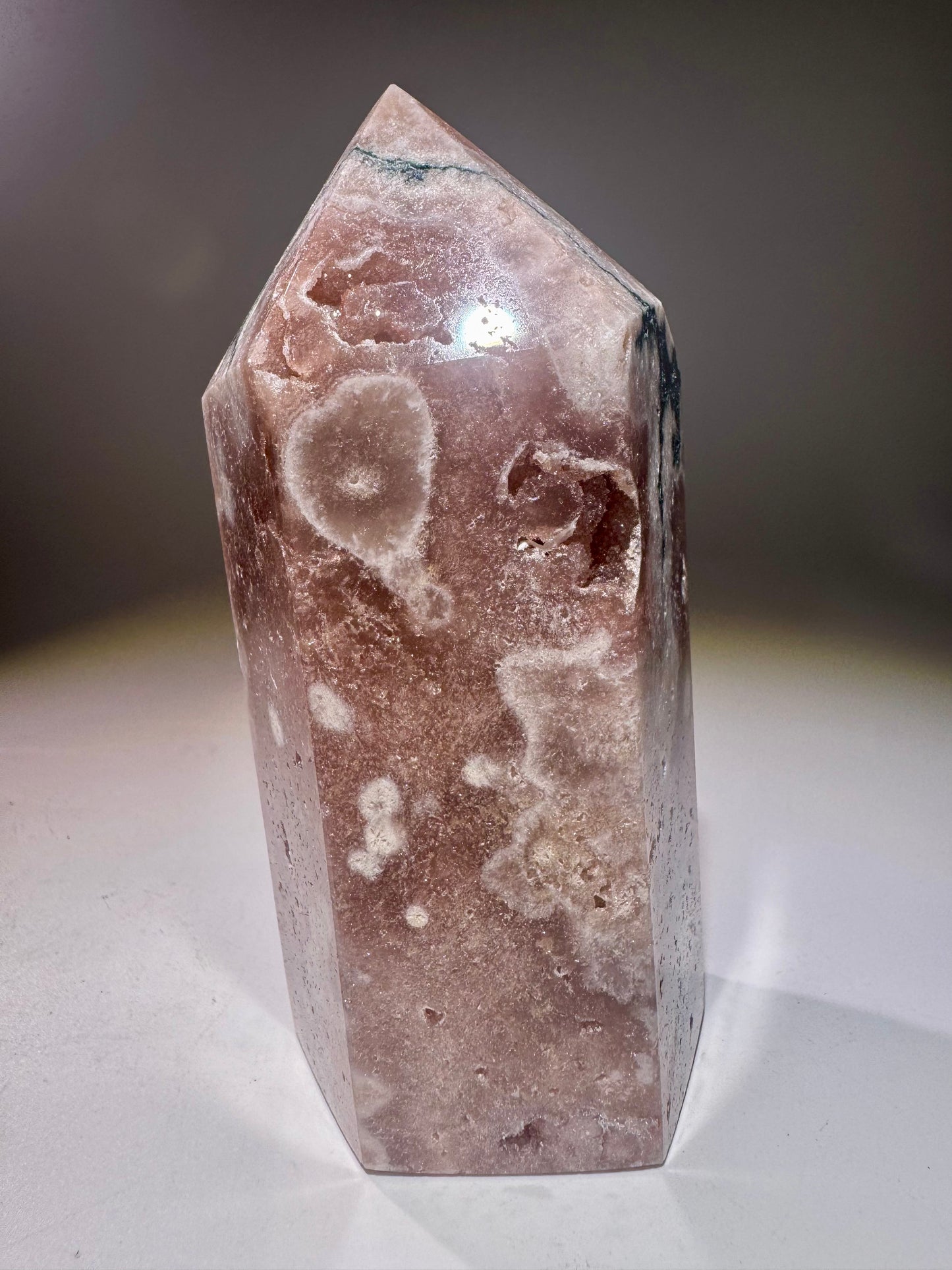 Pink Amethyst mit feinen grünen Adern & blumenartigen Kristallen, 11 cm, 467 g – aus Soledade, Brasilien