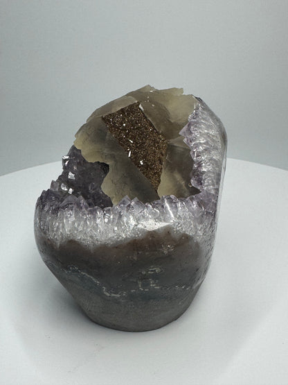 Rainbow Amethyst Cupcake - 8.5x9.5cm