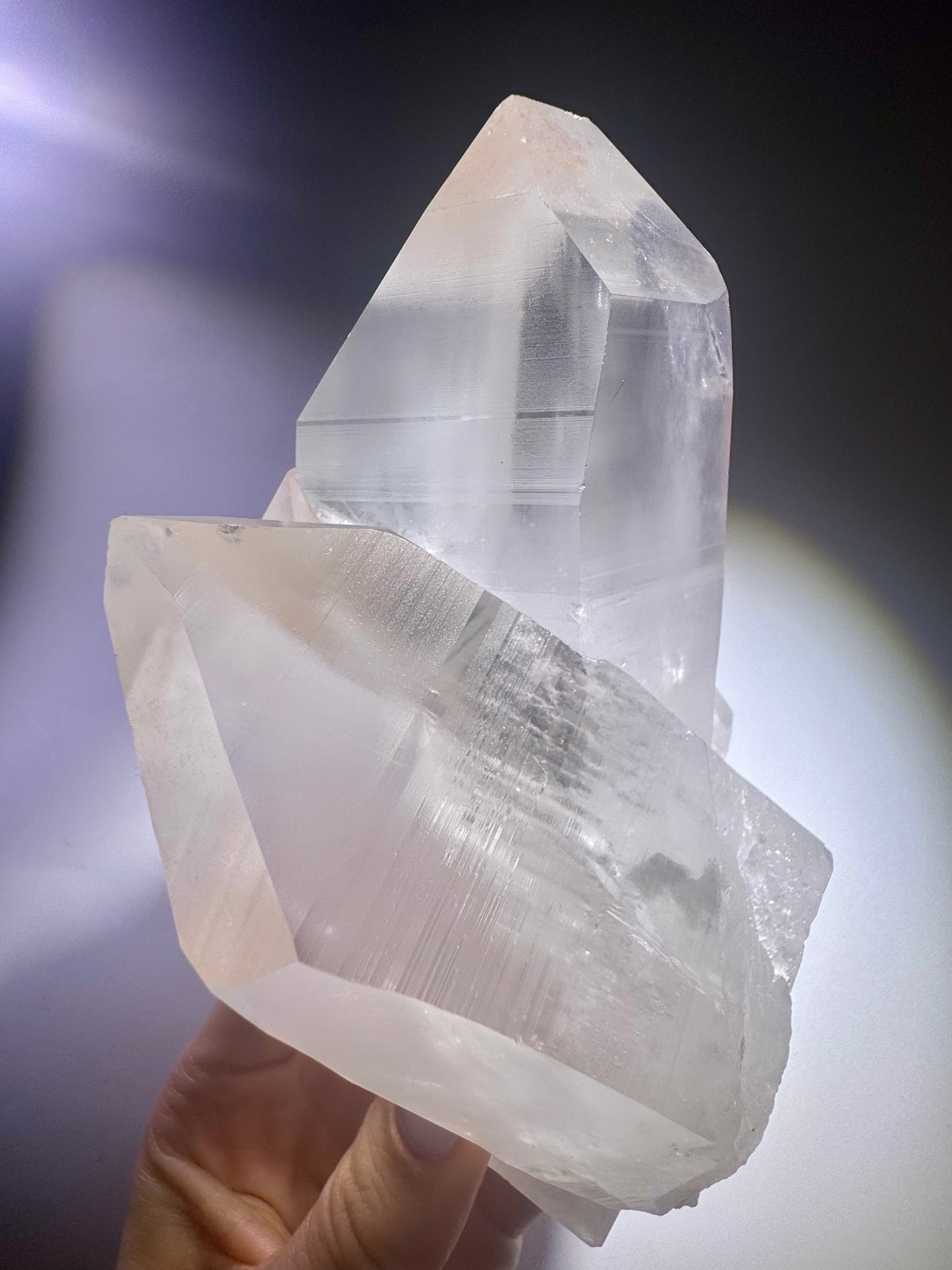 Lemurian Bergkristall Stufe, Minas Gerais – 895 g, 16 cm, extraklar & naturbelassen, Wachstumsrillen & höchste Qualität