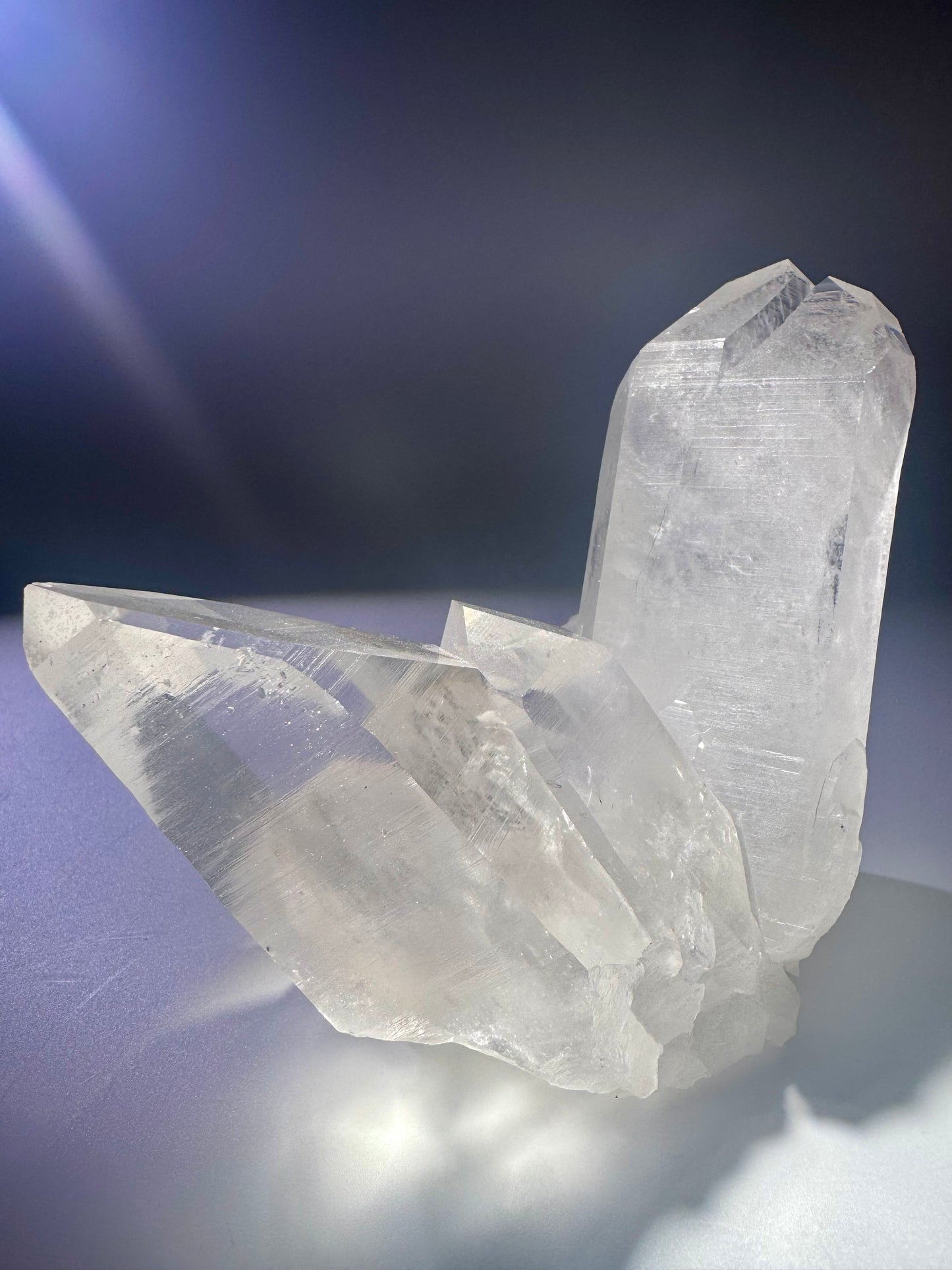 Exklusive Lemurian Bergkristall-Stufe aus Brasilien – 13 cm, 791 g, extra klar, 1A Museumsqualität mit Lemurian Linien