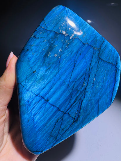 Labradorit Freeform 13.4 cm | Tiefblaues Traumstück aus Madagaskar