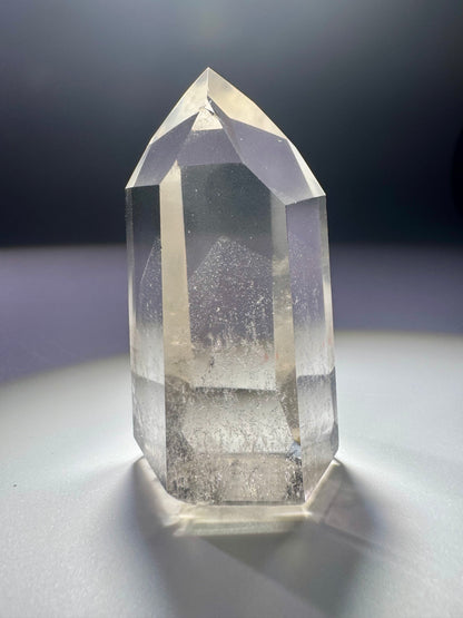 Wunderschöne Bergkristallspitze mit Phantom aus Brasilien – 6 cm, selten klar, naturbelassen & hochwertig