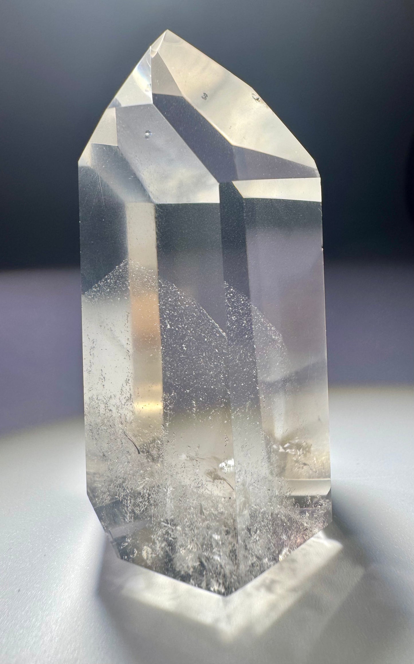 Wunderschöne Bergkristallspitze mit Phantom aus Brasilien – 6 cm, selten klar, naturbelassen & hochwertig